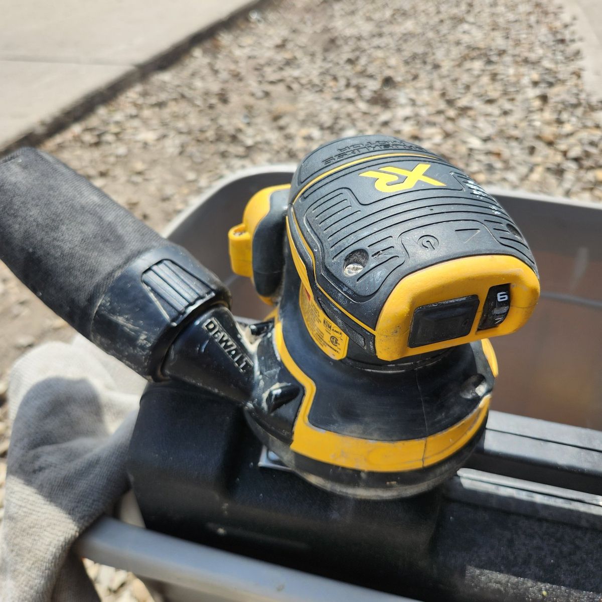 Orbital sander. 20v Dewalt