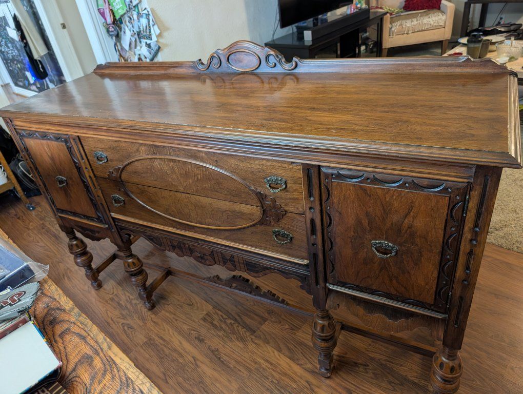 absolutely beautiful buffet/sideboard!