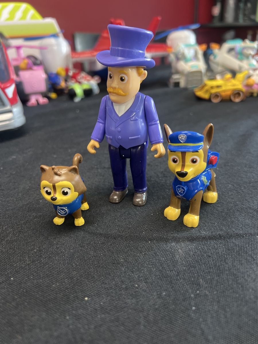 Paw patrol mayor Humdinger and kitty and chase