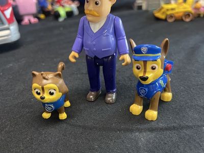Paw patrol mayor Humdinger and kitty and chase