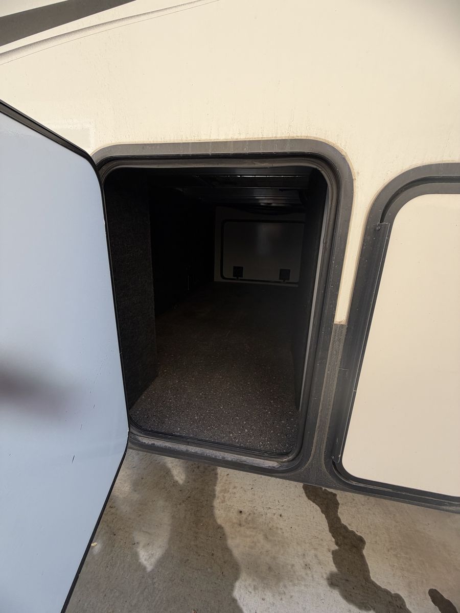 Main image 6