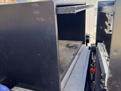 Metal Box Shelves W Closure