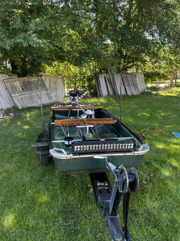 Cole Crawdad Flat Bottom Fishing Boat