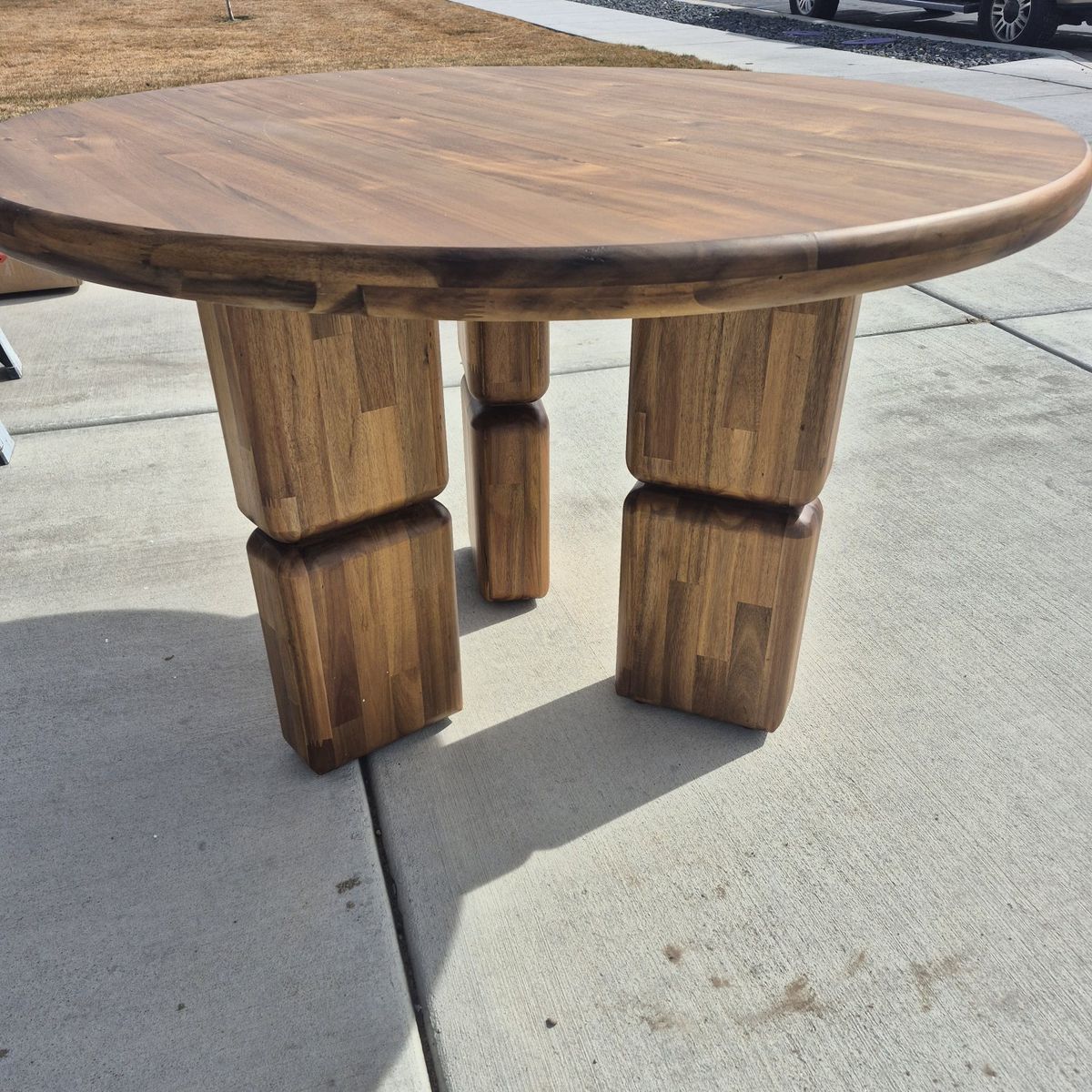 Nia Round Dining Table