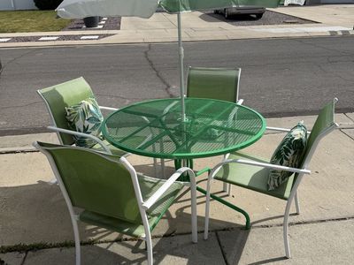 Freshly Restored Patio Dining Set w/ Umbrella, 4 Chairs & 4 pillows