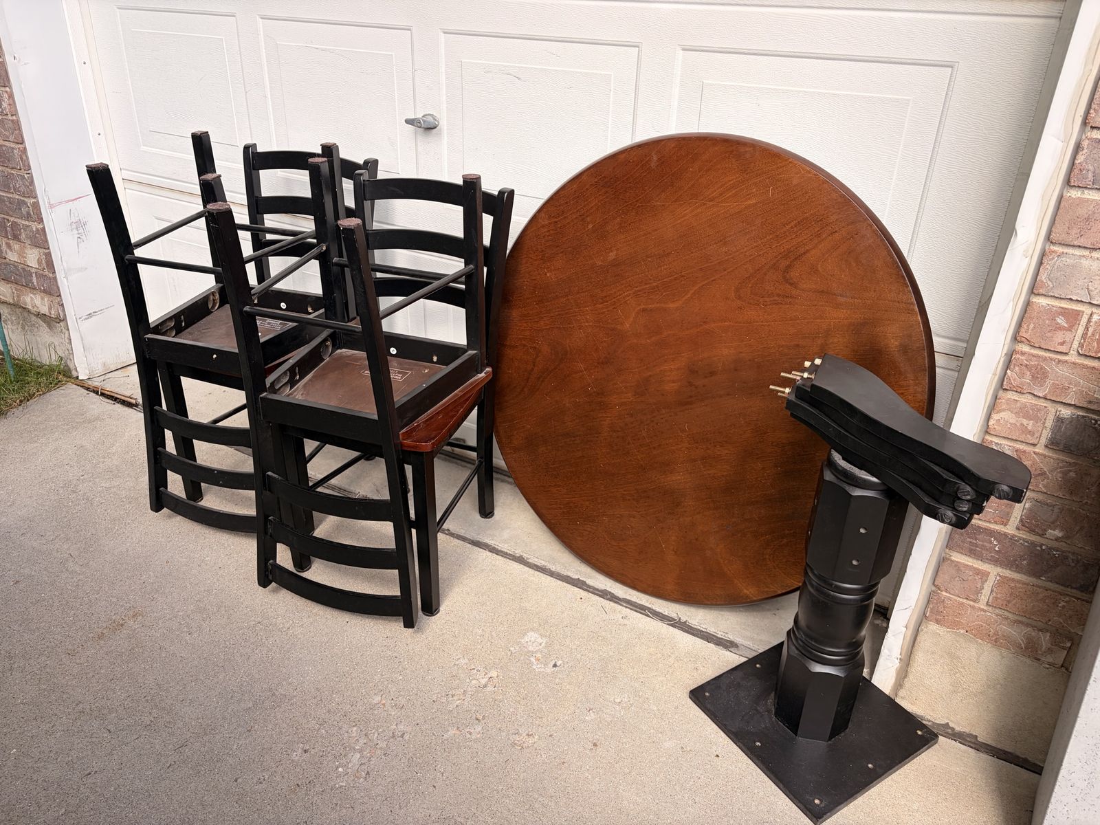Round Wood Dining Table and 4 Black Chairs Set
