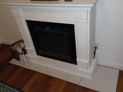 Freestanding Electric Fireplace In White With Remote, Wooden Cabinet