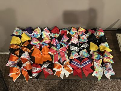 23 Cheer Bows