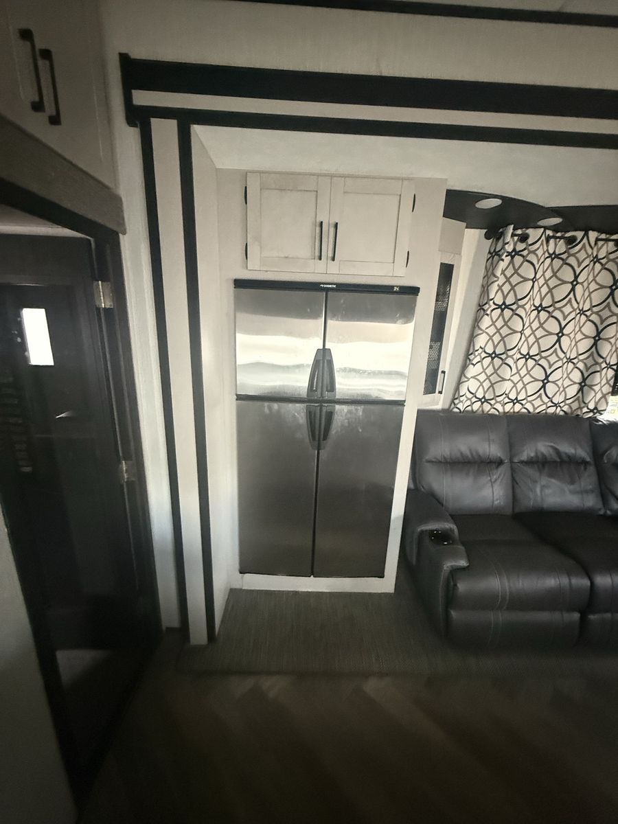Main image 11