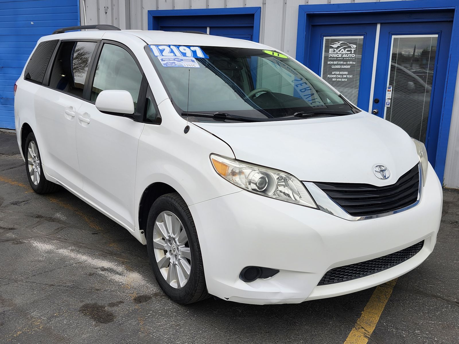 2011 TOYOTA SIENNA LE 7-Passenger