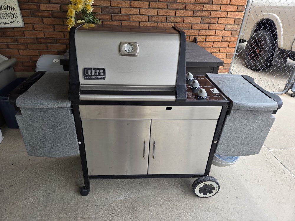 Weber Genesis Gold BBQ Grill Excellent