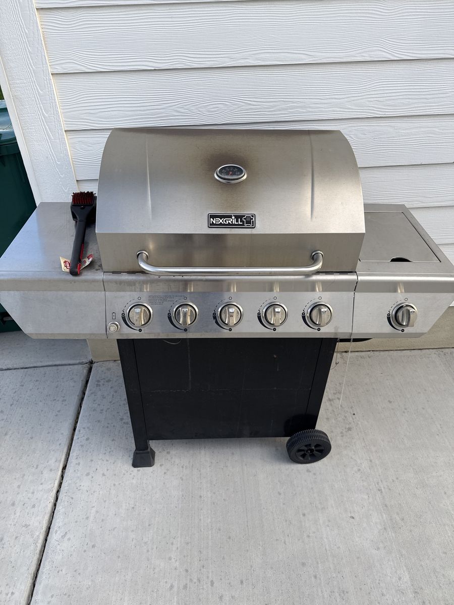 Nexgrill - great grill w/ side burner and propane tank
