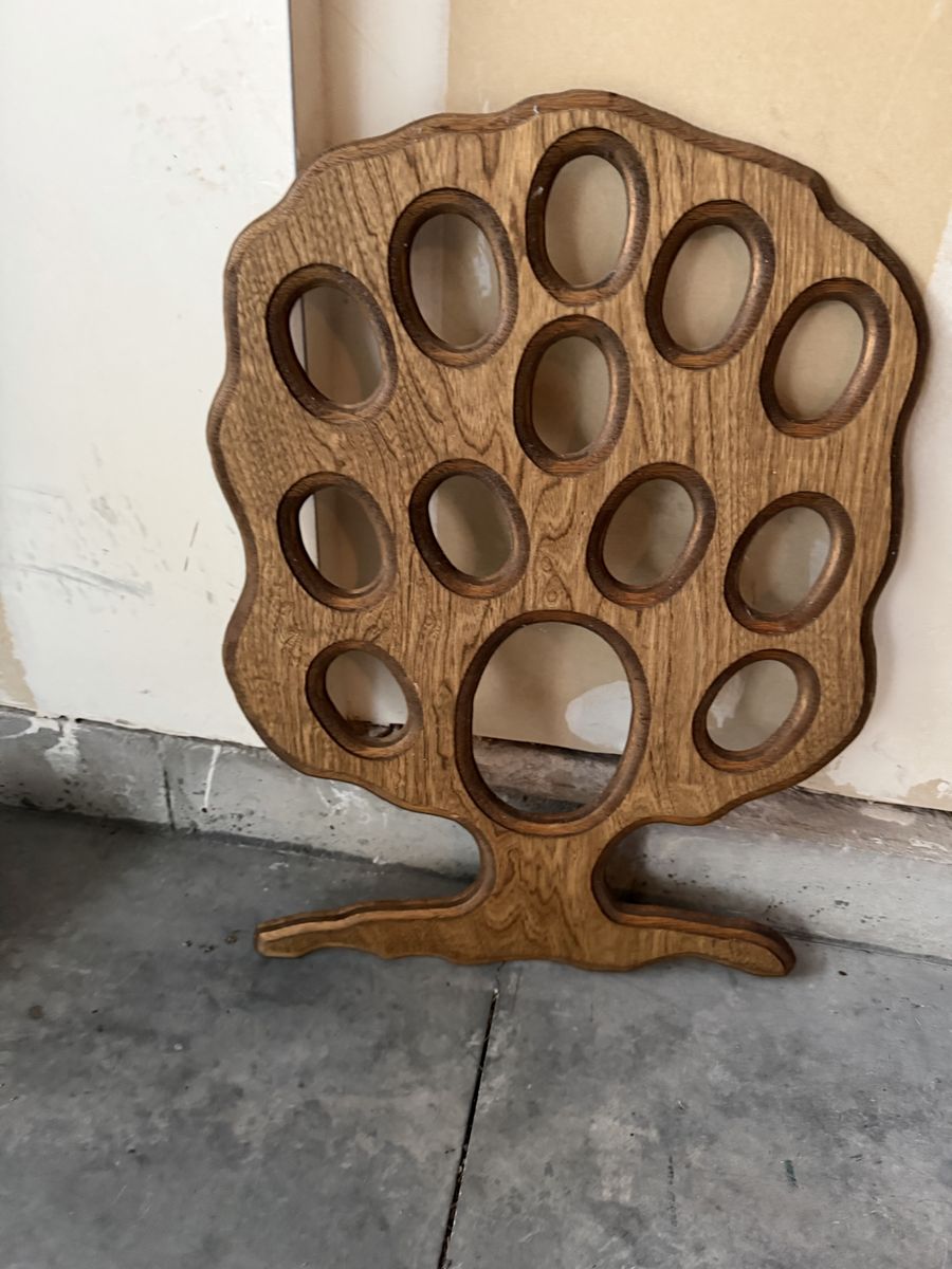 This vintage-style wooden family tree photo frame