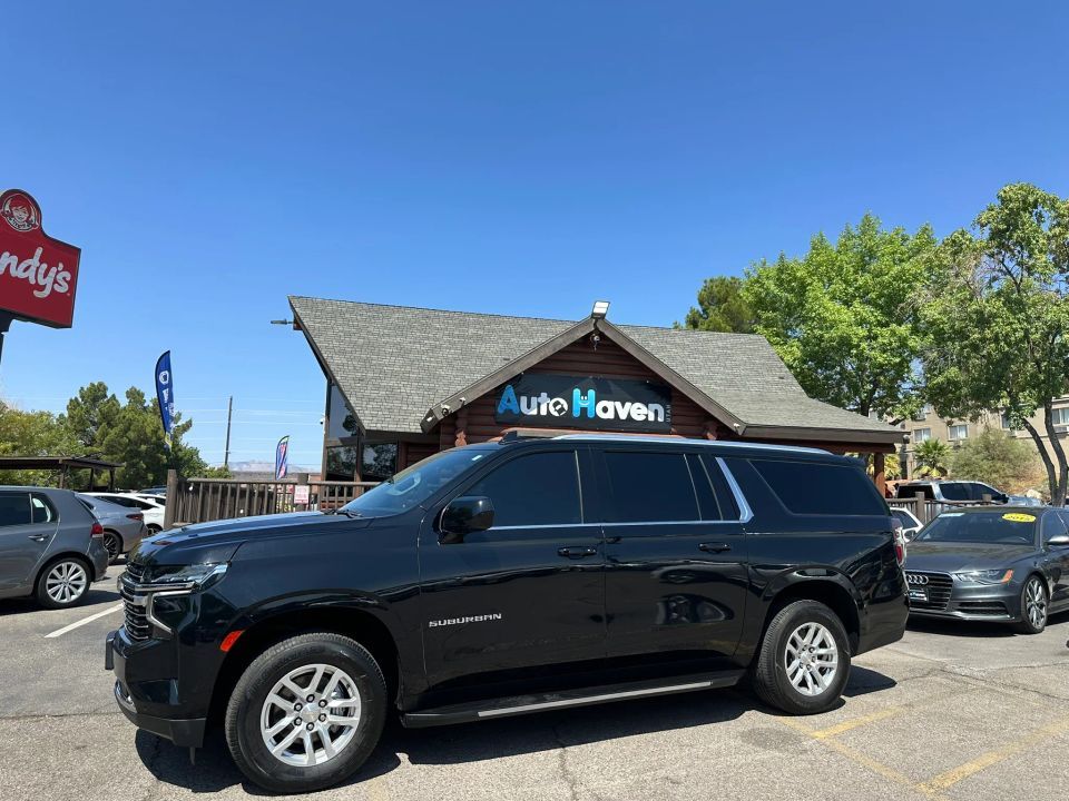 2023 Chevrolet Suburban LT