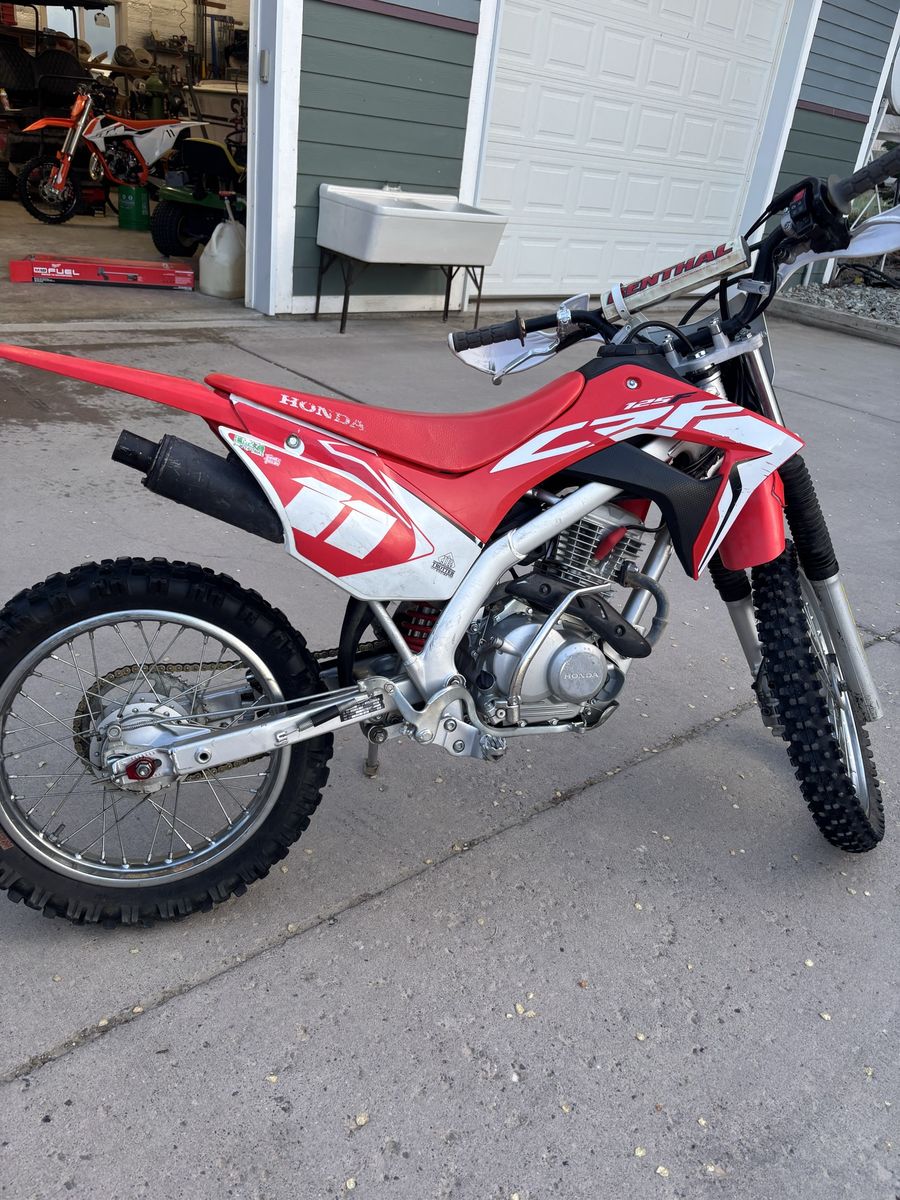 2021 Honda CRF 125F Dirt Bike - Red & White, Excellent Condition, Renthal Handlebars, Acerbis Handguards