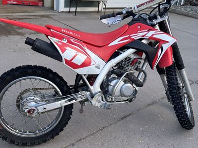 2021 Honda CRF 125F Dirt Bike - Red & White, Excellent Condition, Renthal Handlebars, Acerbis Handguards