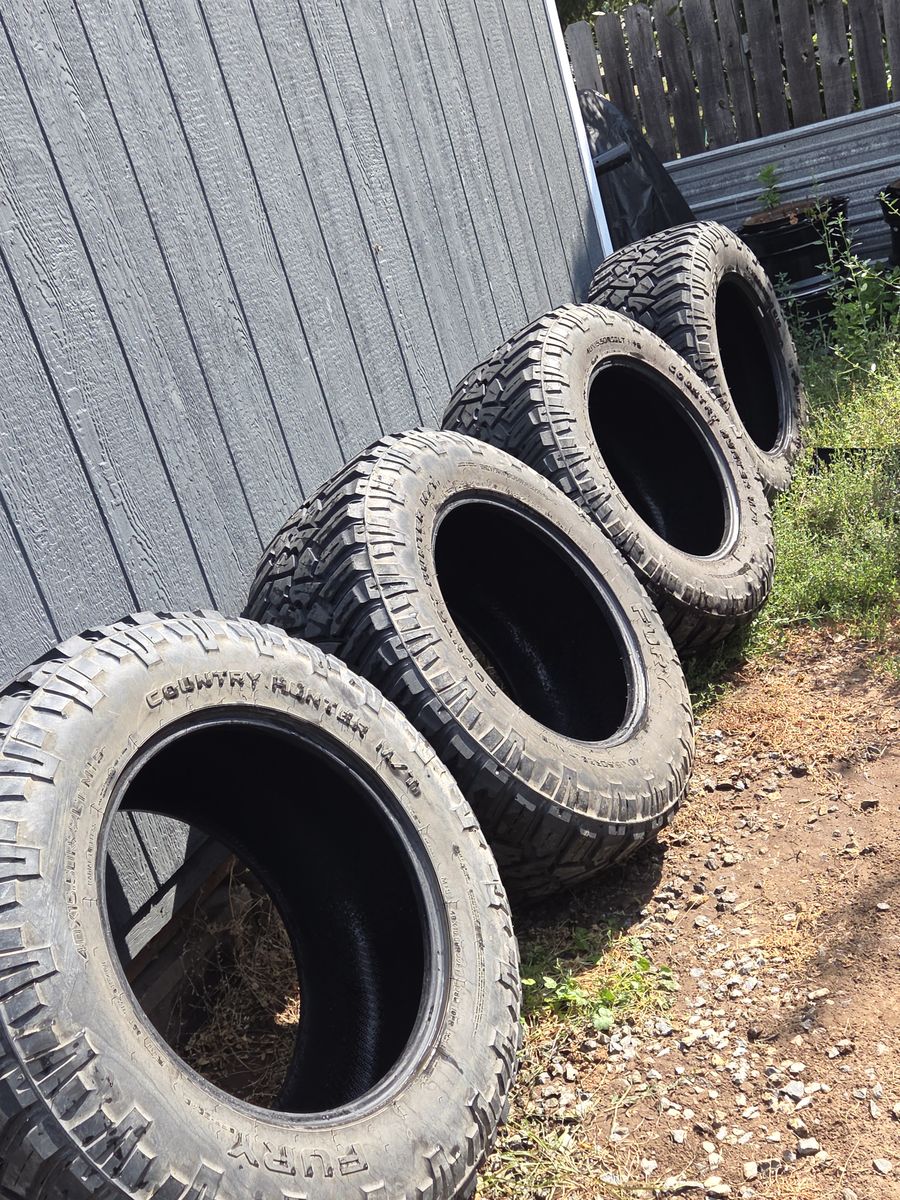 Country Hunter 40 x 15.50R22 Set of 4 tires