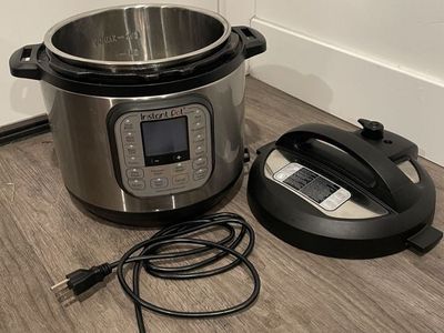 Instant Pot 6QT Nova Plus 60/ 10 in 1
