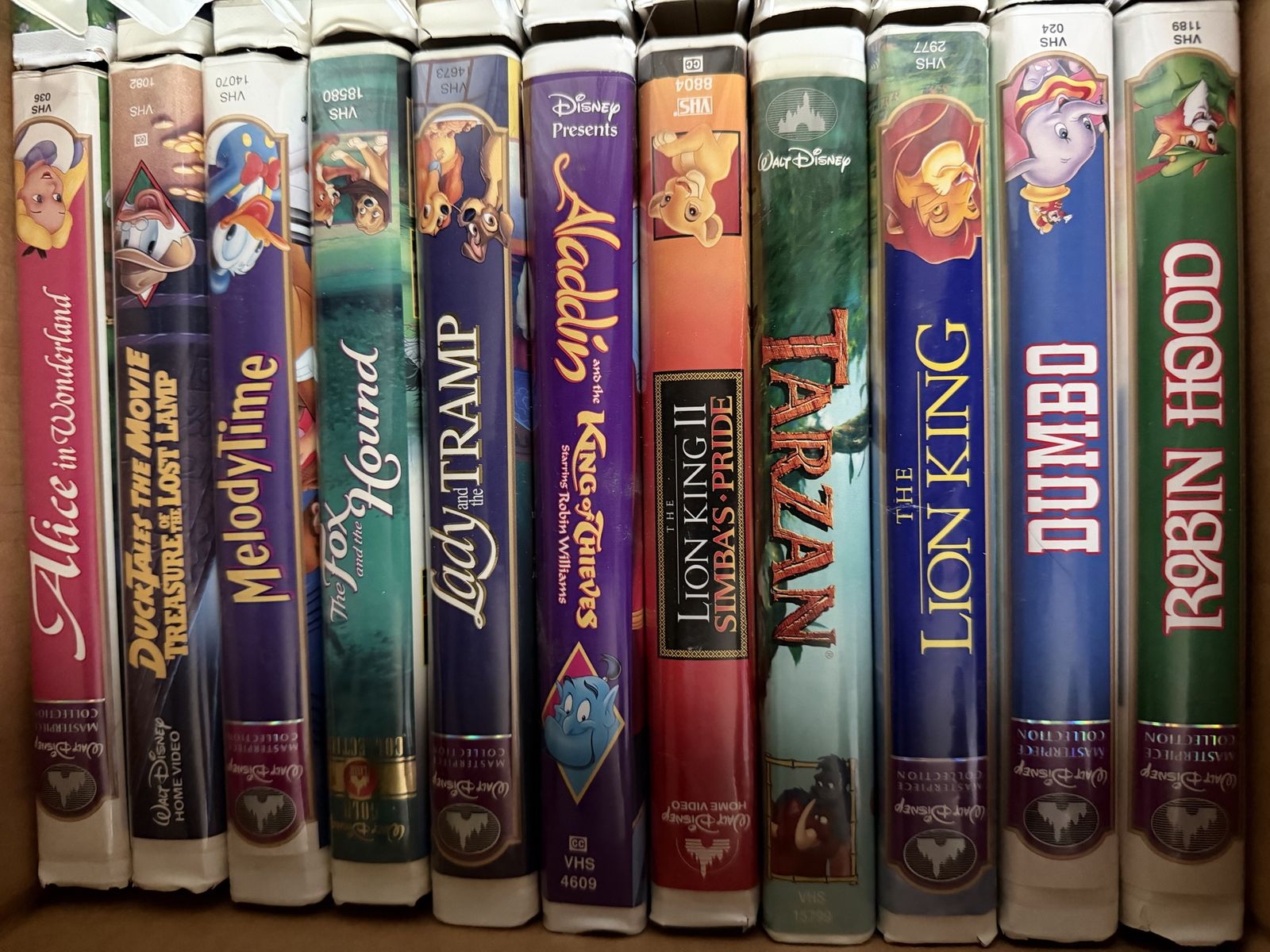 43 Disney VHS Tapes movies: Alice in Wonderland, Mary poppins, Lady & the Tramp, Lion King + More