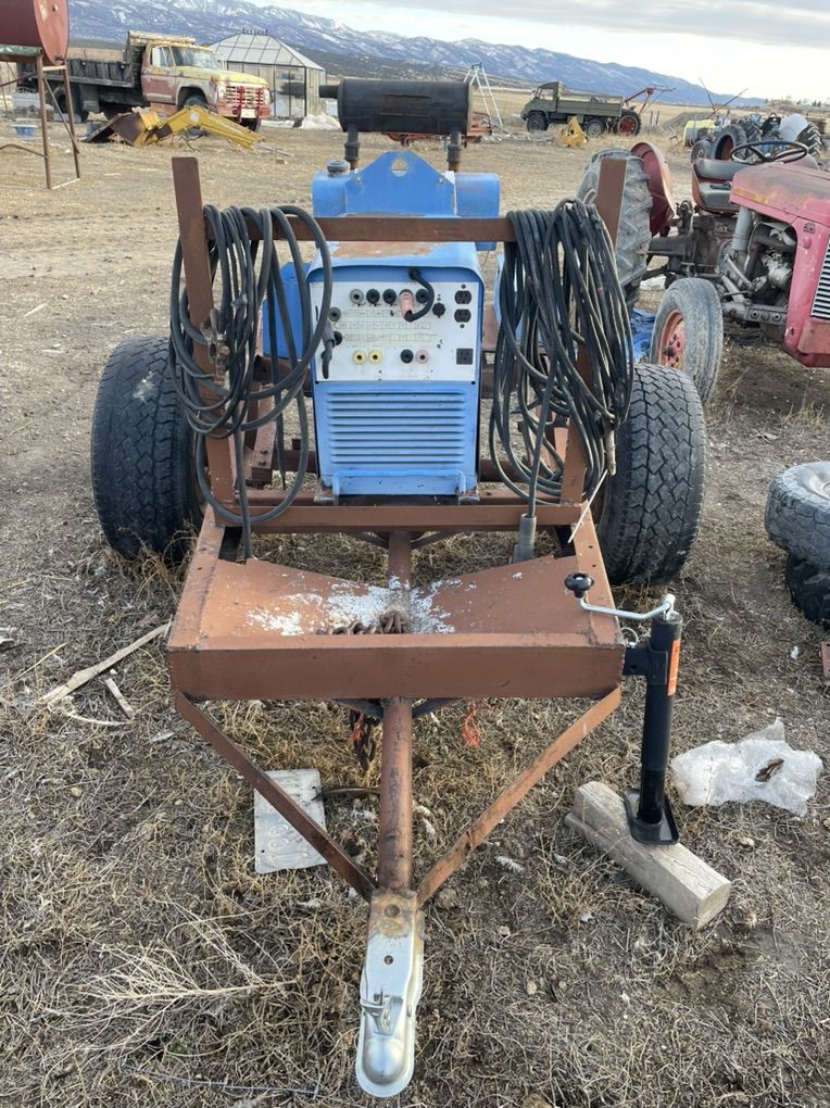 Miller AEAD 200L Mobile Welder