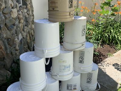 5 gallon buckets