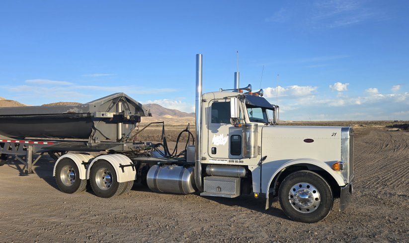 07 Peterbilt 379 w/ 19 Trail king 5 axle side dump