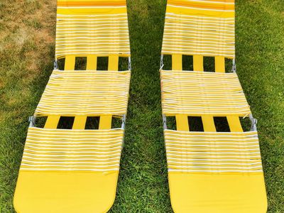 Vintage Tri-Fold Jelly Tubed Chaise Lawn Lounge Chair – Retro Patio/Pool Chair - Yellow and White