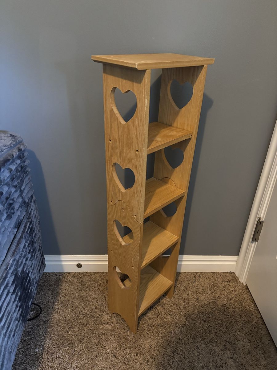 Wooden Heart Trinket Shelf Tower