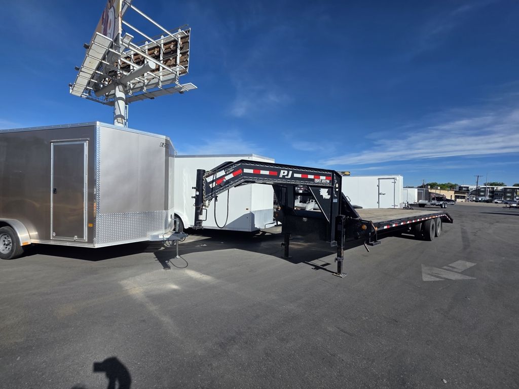 2017 PJ Trailers USED 8.5X30 Gooseneck 25K Flatdec