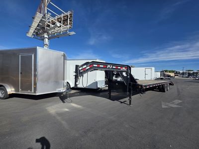2017 PJ Trailers USED 8.5X30 Gooseneck 25K Flatdec
