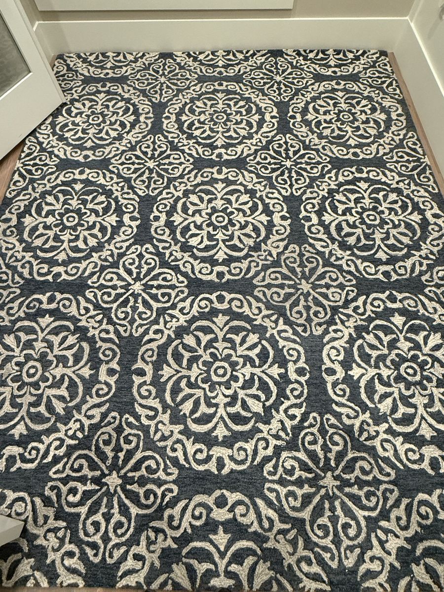 Stunning 8x10 Rug