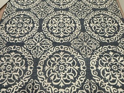 Stunning 8x10 Rug