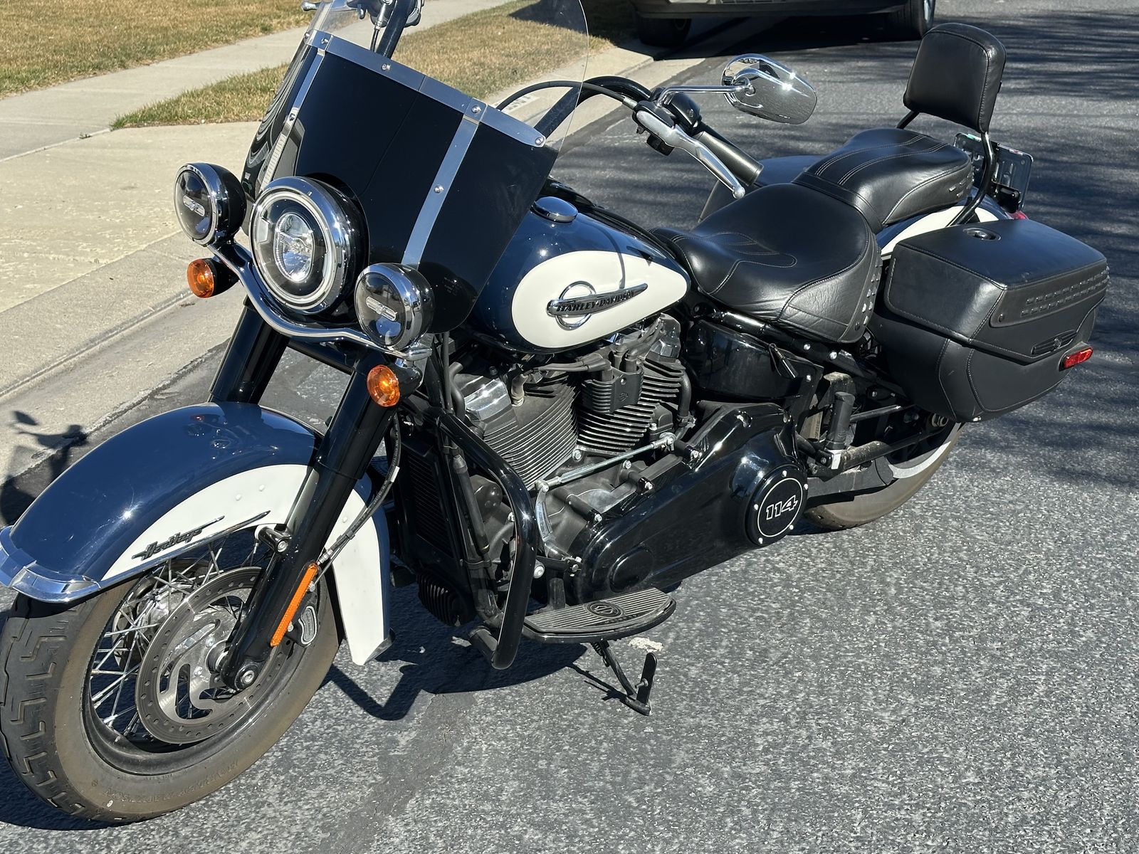 2019 HERITAGE HARLEY DAVIDSON, SUPER LOW MILES, PRISTINE CONDITION