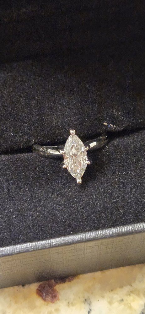 1ct Natural marquise solitare