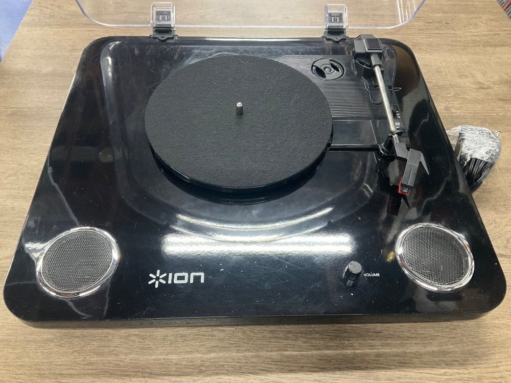 ION MAX LP VINYL RECORD PLAYER