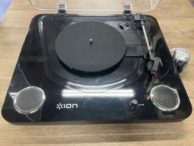 ION MAX LP VINYL RECORD PLAYER