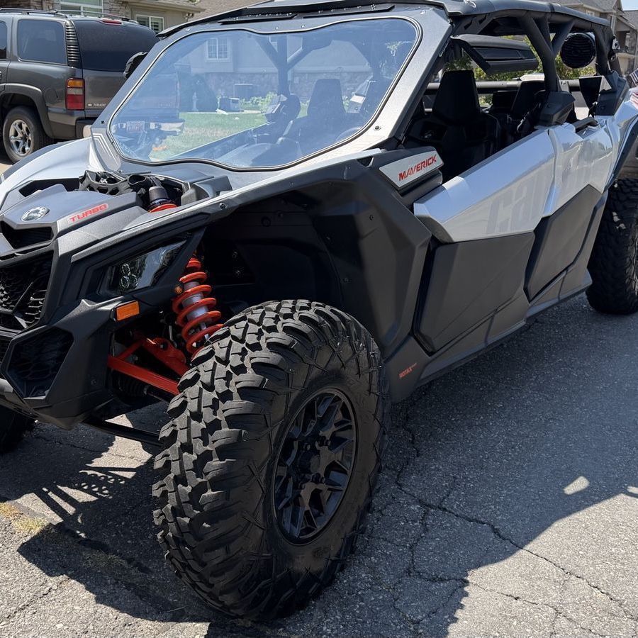 2020 Can Am Maverick X3 Max & Trailer.
