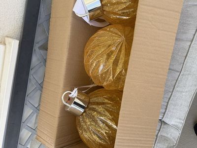 8 large ornaments.