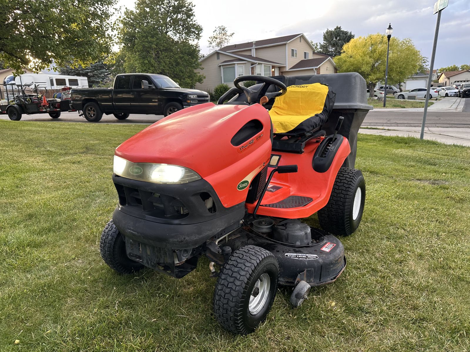 John Deere La 105 Riding Lawnmower