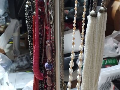 LOT OF VINTAGE PINS/ BROACHS /AND OTHER JEWELY / COSTUME AND REAL/ NATIVE