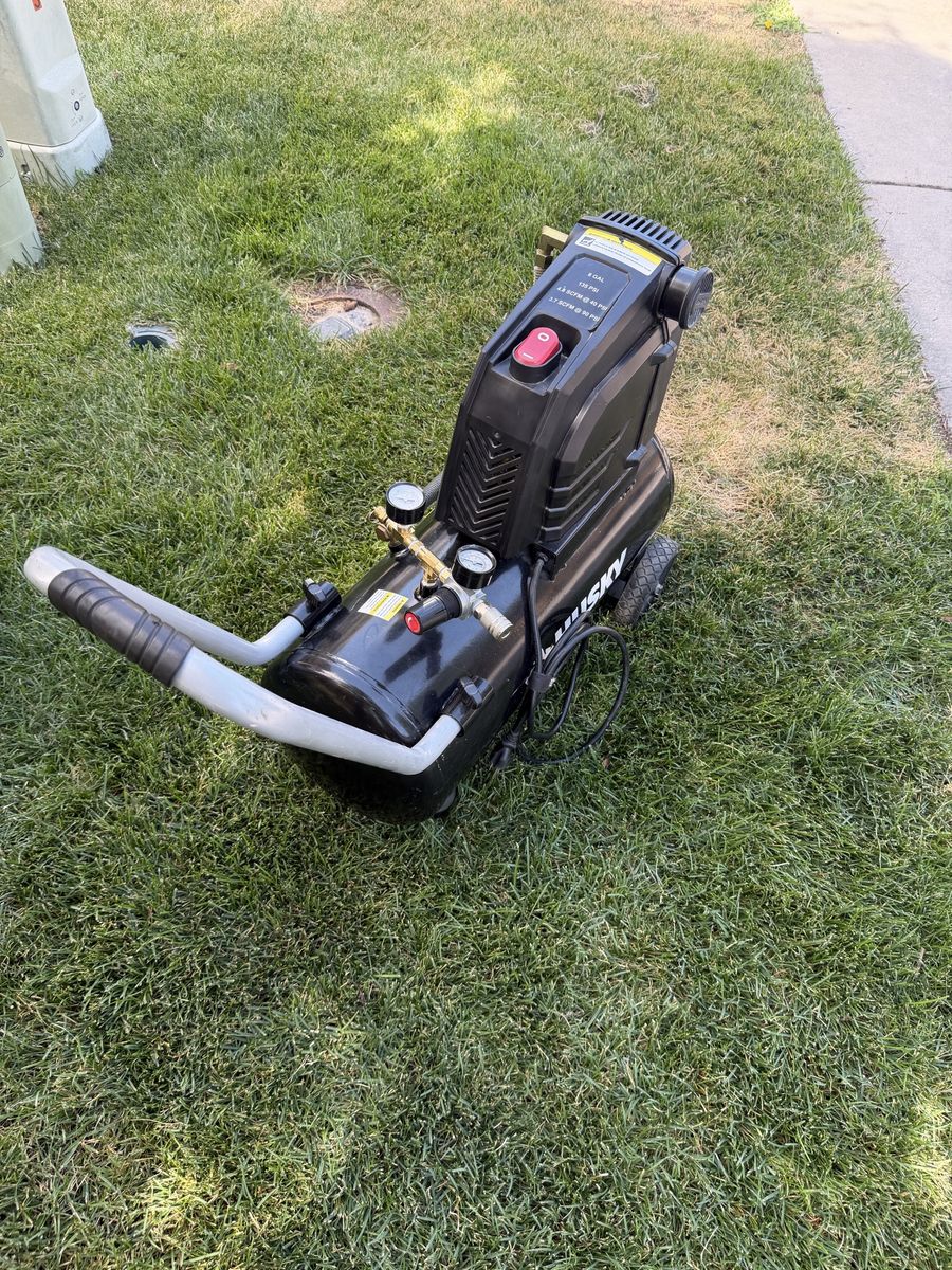 Husky 8 Gallon Portable Electric Air Compressor, 135 PSI - Used