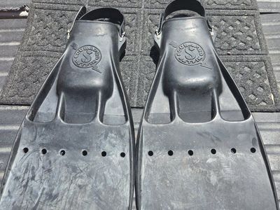 ScubaPro JetFins - Black, Size Medium-Large (M-L)