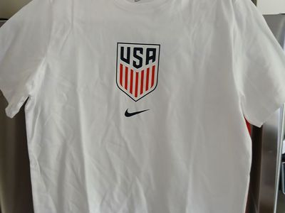 NWT Nike Men's USA Soccer Crest T-Shirt - White (USMNT) LARGE