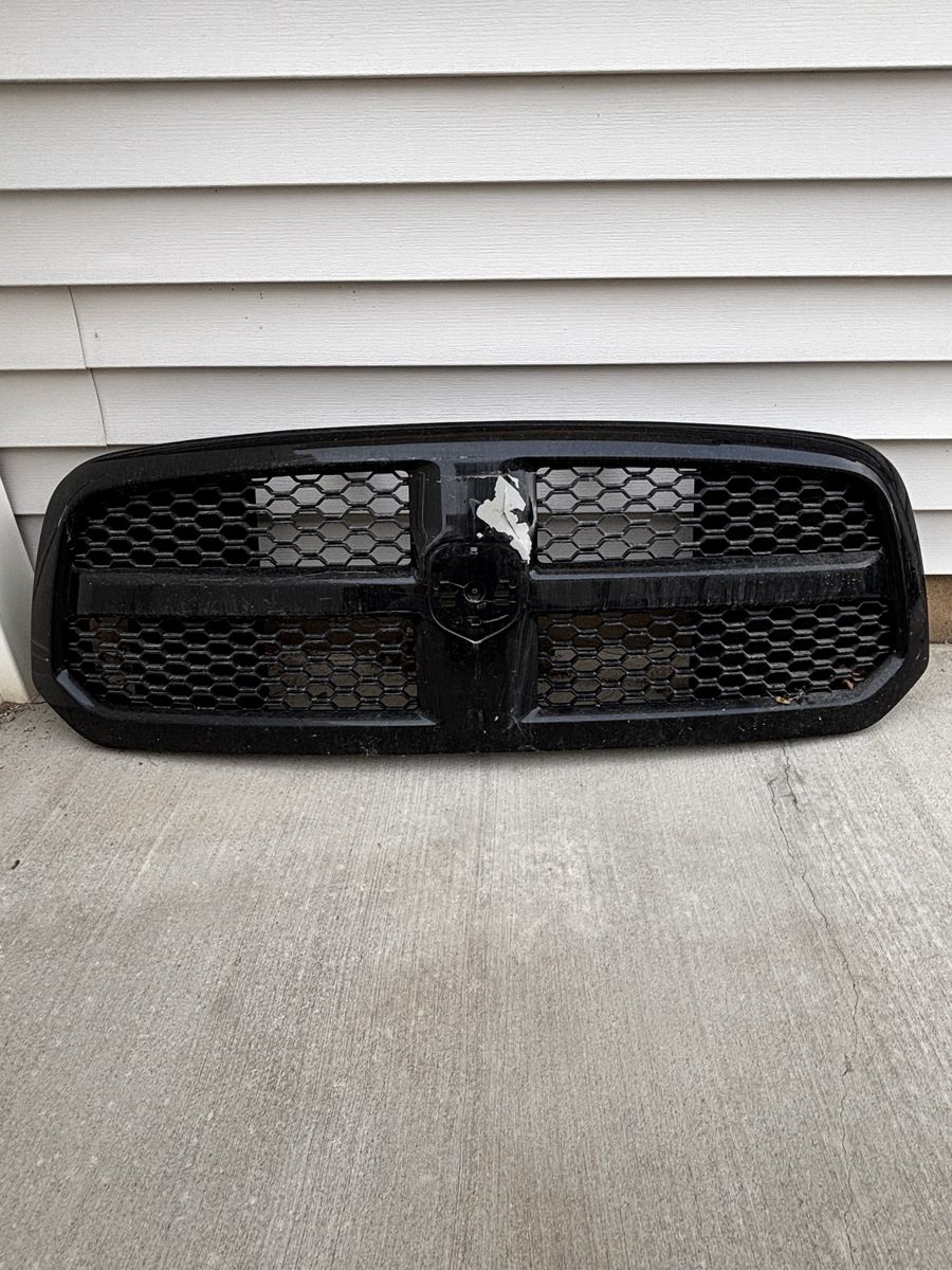 Free Black 2018 RAM 1500 Grill
