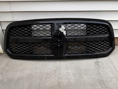Free Black 2018 RAM 1500 Grill