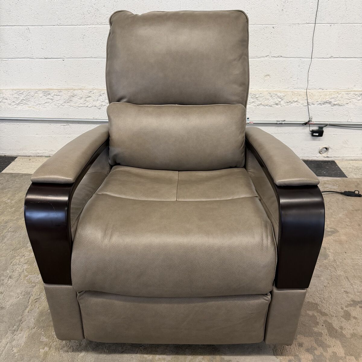 COSTCO SHAYNE LEATHER WOOD-ARM POWER RECLINER!