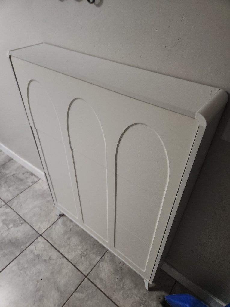 White Arched Front Shoe Cabinet / Storage Bench with 3 Flip-Down Compartments, Entryway Organizer
