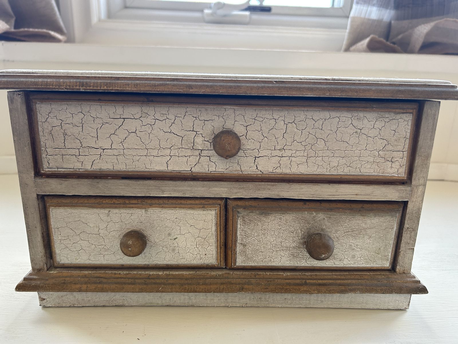Crackled jewelry or knick knack box
