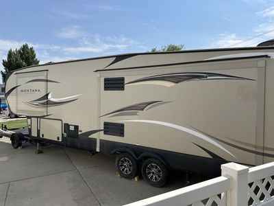 2017 35’ Montana Fifth Wheel
