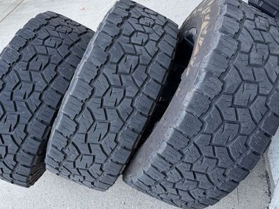 5 Toyo Open country AT 35x12.5R20 w/ Fuel Wheels
